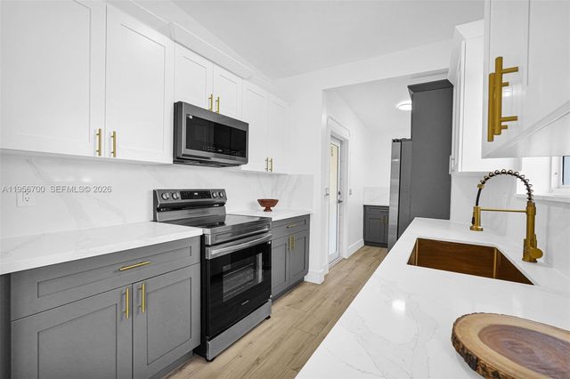 5730 SW 54th Ter, Davie, FL 33314