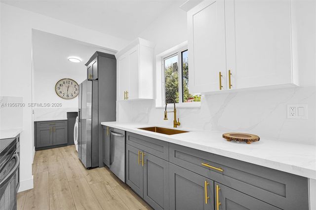 5730 SW 54th Ter, Davie, FL 33314