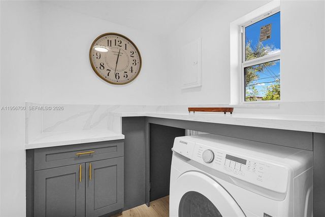 5730 SW 54th Ter, Davie, FL 33314