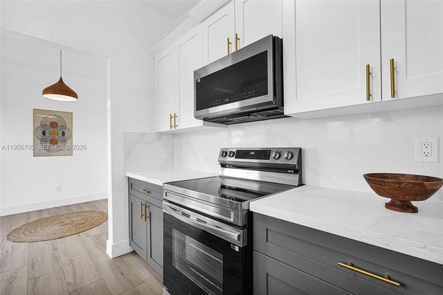 5730 SW 54th Ter, Davie, FL 33314