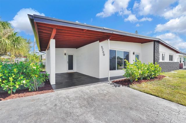 5730 SW 54th Ter, Davie, FL 33314