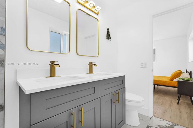 5730 SW 54th Ter, Davie, FL 33314