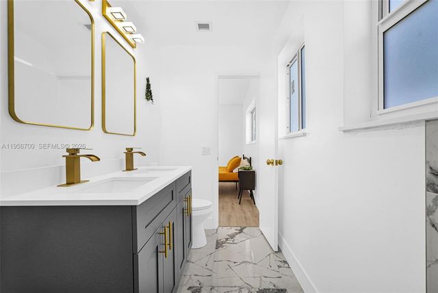 5730 SW 54th Ter, Davie, FL 33314