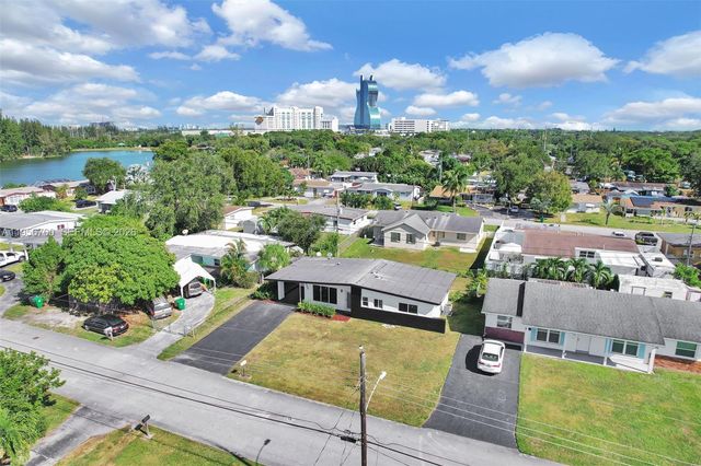 5730 SW 54th Ter, Davie, FL 33314