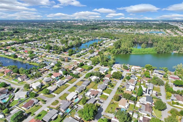 5730 SW 54th Ter, Davie, FL 33314