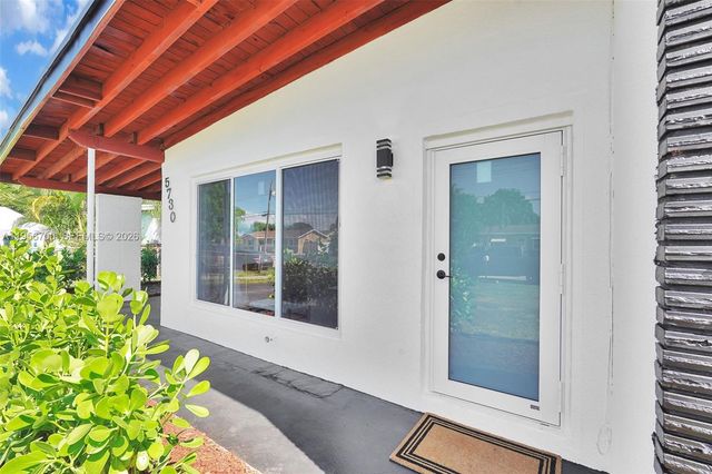 5730 SW 54th Ter, Davie, FL 33314