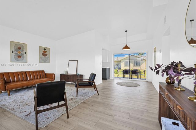 5730 SW 54th Ter, Davie, FL 33314