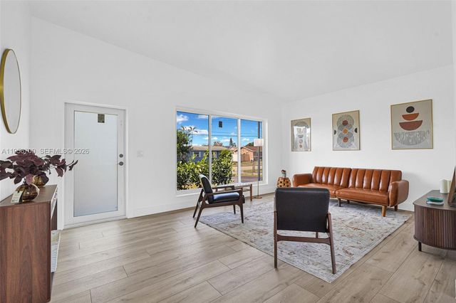 5730 SW 54th Ter, Davie, FL 33314