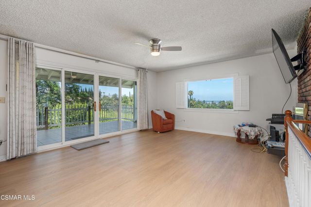 22109 Gresham Street, Canoga Park, CA 91304