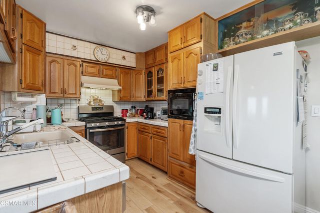 22109 Gresham Street, Canoga Park, CA 91304
