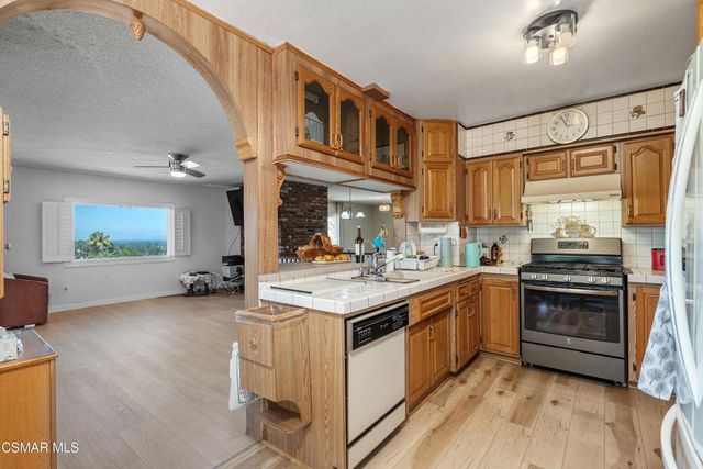 22109 Gresham Street, Canoga Park, CA 91304