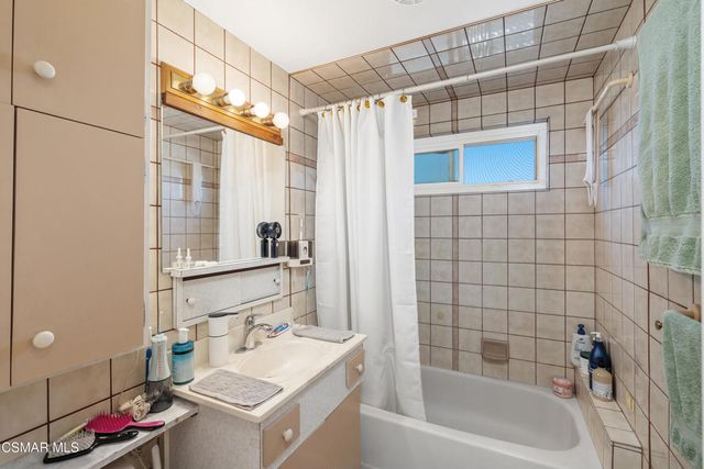 22109 Gresham Street, Canoga Park, CA 91304