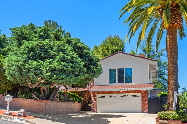 22109 Gresham Street, Canoga Park, CA 91304