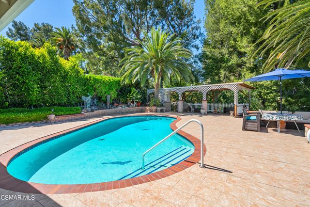 22109 Gresham Street, Canoga Park, CA 91304
