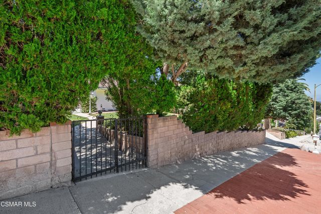 22109 Gresham Street, Canoga Park, CA 91304