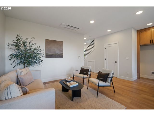 2902 E McLoughlin Blvd 1, Vancouver, WA 98661