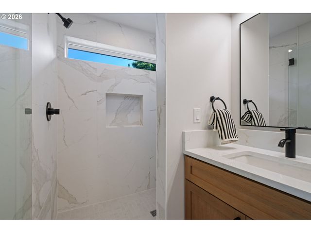 2902 E McLoughlin Blvd 1, Vancouver, WA 98661