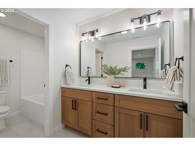 2902 E McLoughlin Blvd 1, Vancouver, WA 98661