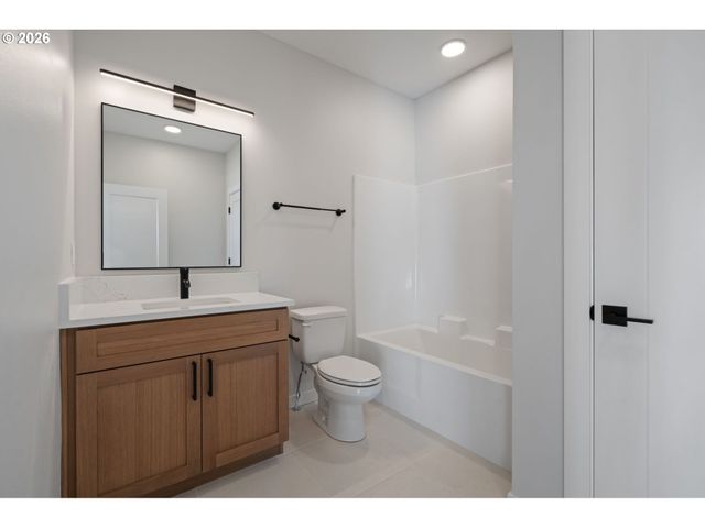 2902 E McLoughlin Blvd 1, Vancouver, WA 98661