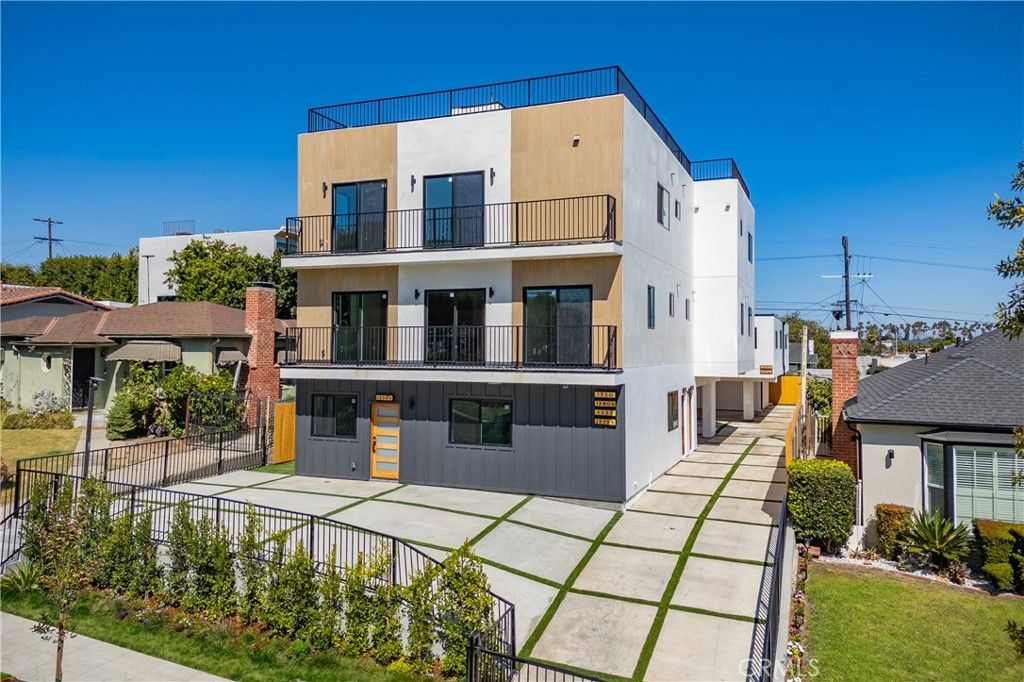 1330 S Longwood Avenue, Los Angeles, CA 90019 — exterior