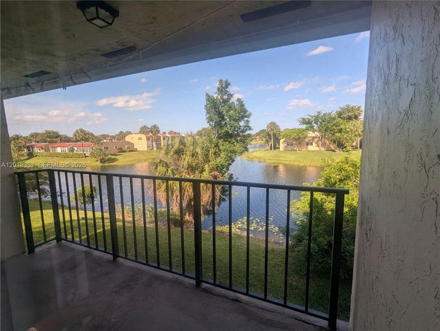 1564 Lake Crystal Dr F, West Palm Beach, FL 33411