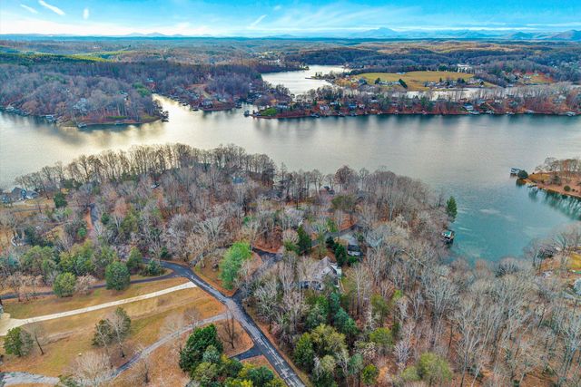 101 Briarcliff DR, Moneta, VA 24121