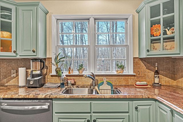 101 Briarcliff DR, Moneta, VA 24121