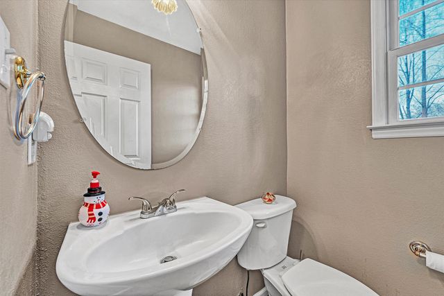 101 Briarcliff DR, Moneta, VA 24121