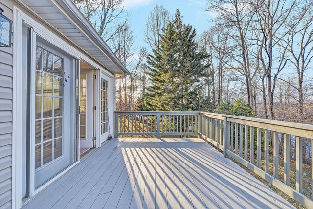 101 Briarcliff DR, Moneta, VA 24121