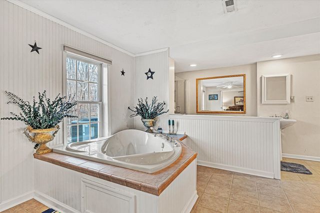 101 Briarcliff DR, Moneta, VA 24121