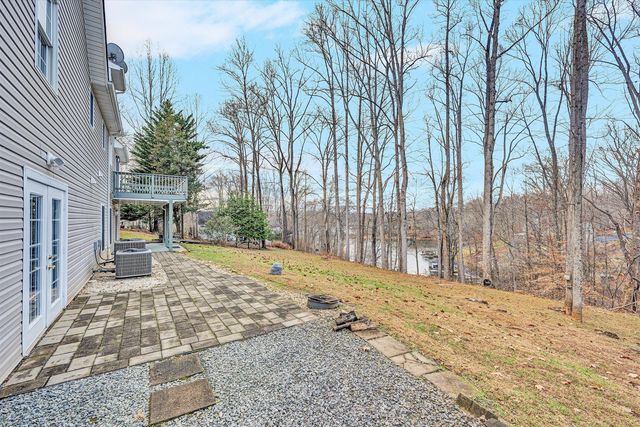 101 Briarcliff DR, Moneta, VA 24121