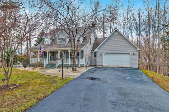 101 Briarcliff DR, Moneta, VA 24121