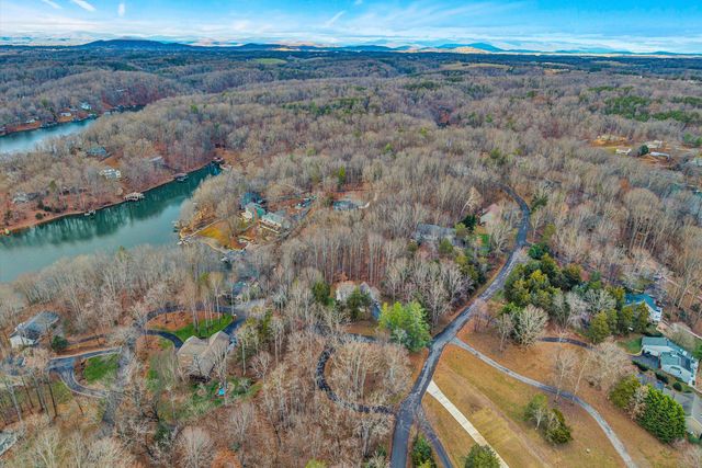 101 Briarcliff DR, Moneta, VA 24121