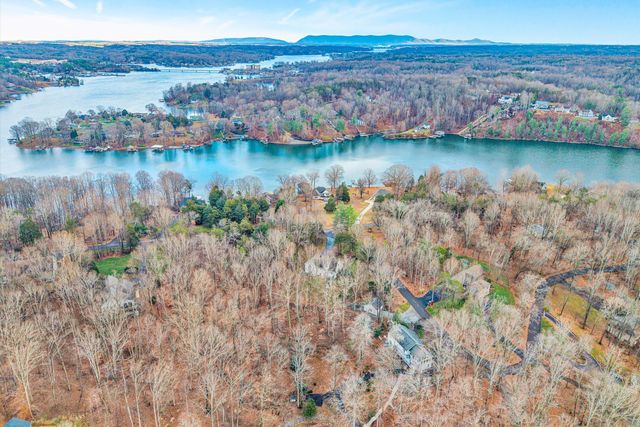 101 Briarcliff DR, Moneta, VA 24121