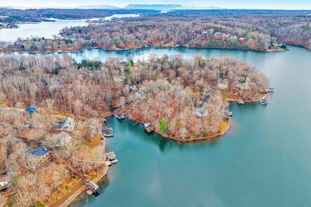 101 Briarcliff DR, Moneta, VA 24121