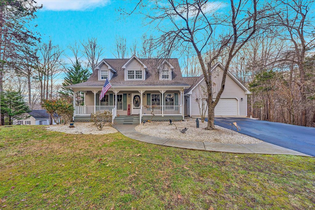 101 Briarcliff DR, Moneta, VA 24121