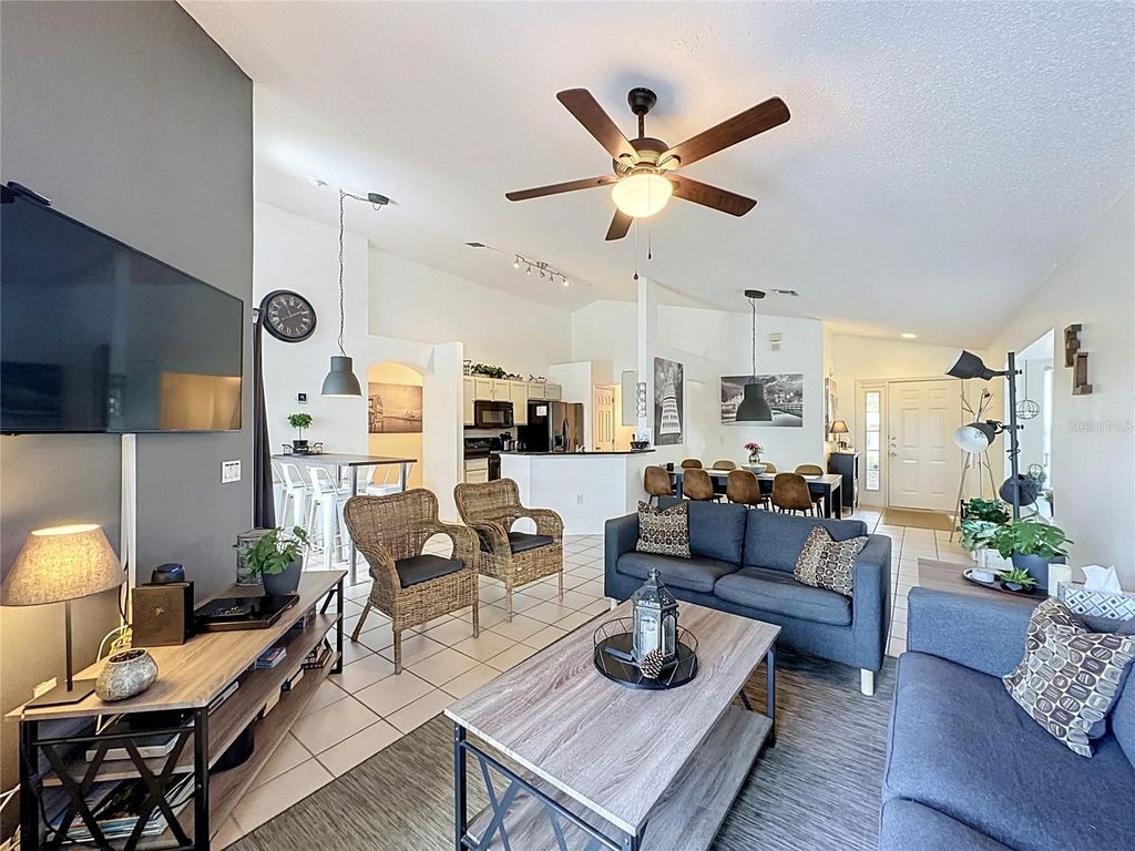 Image 13 of property listing at 1523 GULF VUE DR, Haines City, FL 33844