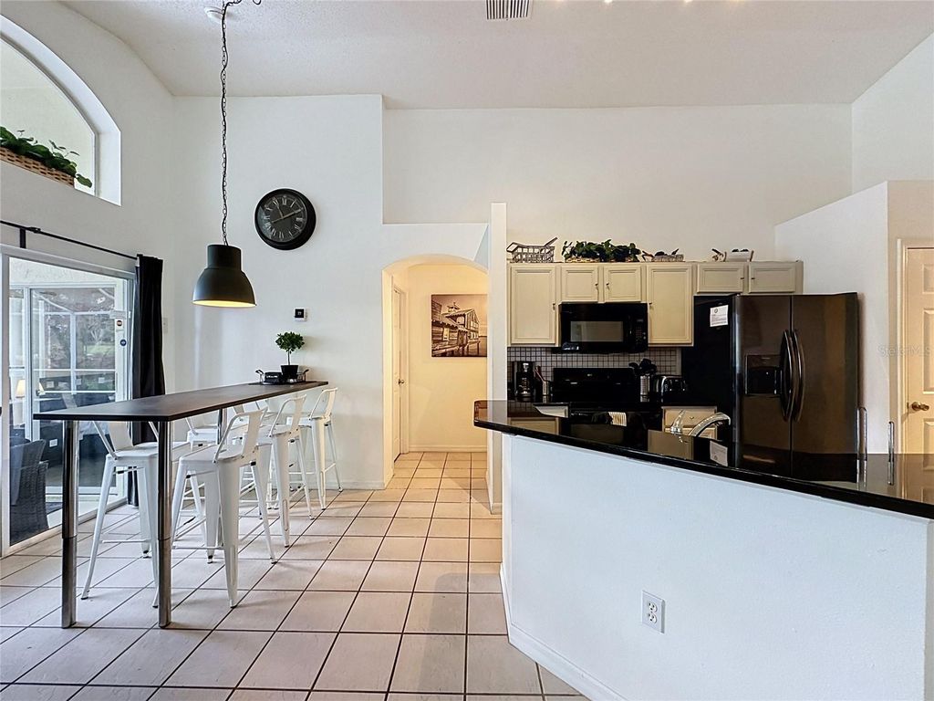 Image 16 of property listing at 1523 GULF VUE DR, Haines City, FL 33844