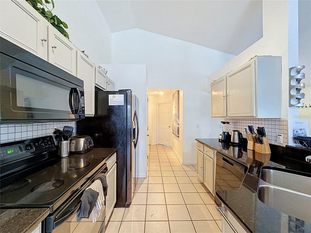 Image 17 of property listing at 1523 GULF VUE DR, Haines City, FL 33844