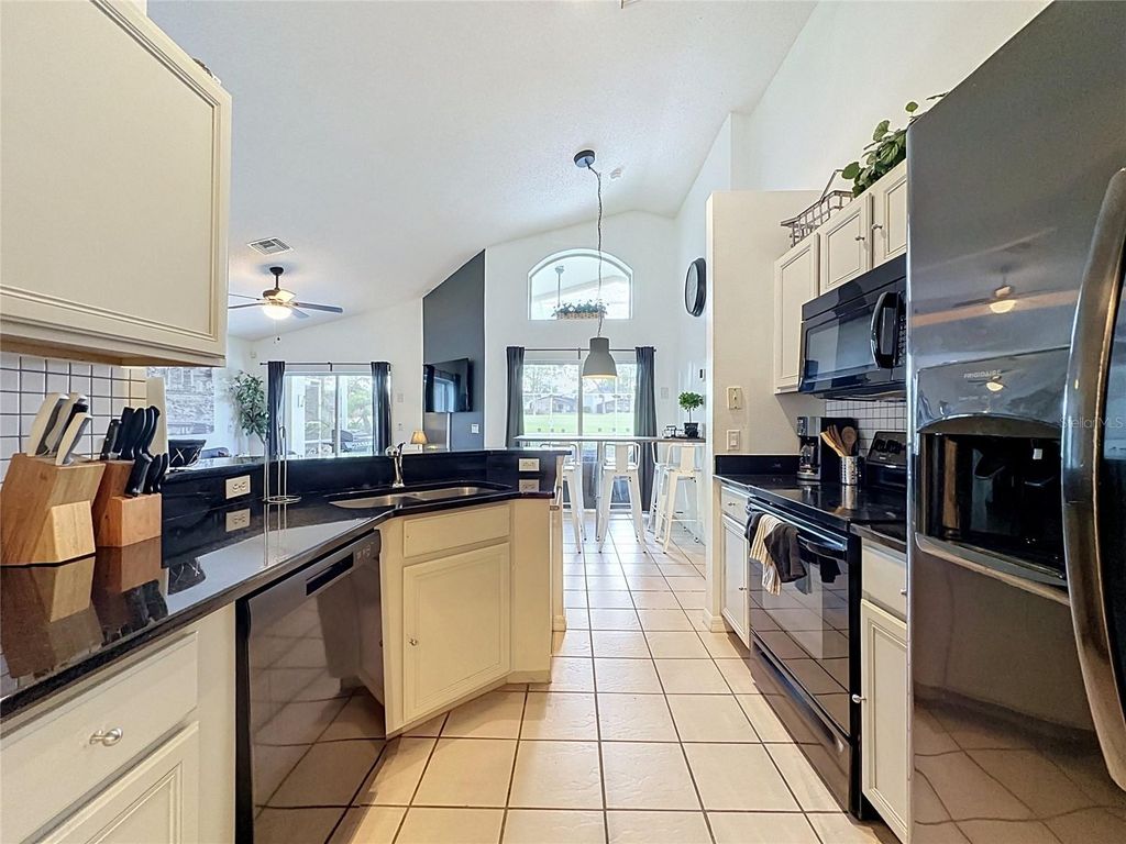 Image 19 of property listing at 1523 GULF VUE DR, Haines City, FL 33844