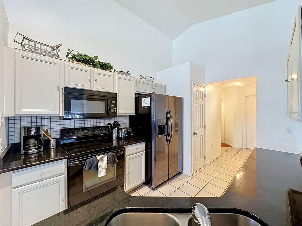 Image 20 of property listing at 1523 GULF VUE DR, Haines City, FL 33844