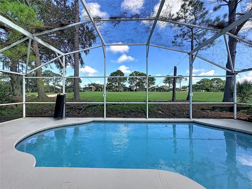 Image 23 of property listing at 1523 GULF VUE DR, Haines City, FL 33844