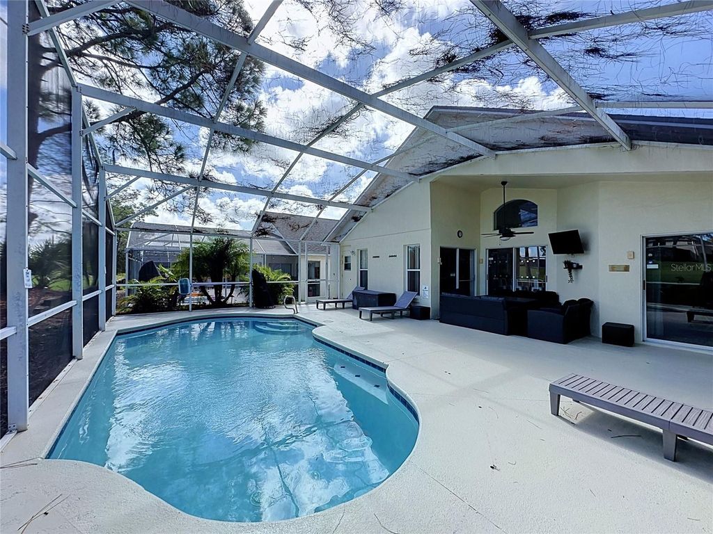 Image 26 of property listing at 1523 GULF VUE DR, Haines City, FL 33844