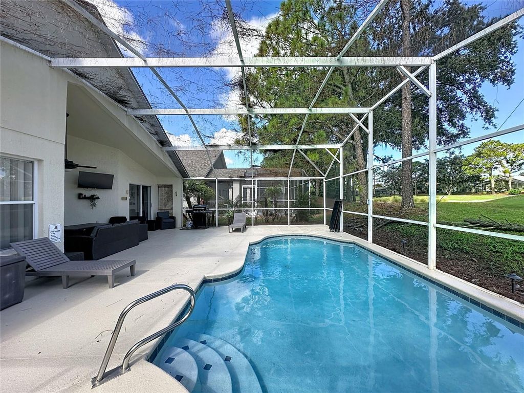 Image 28 of property listing at 1523 GULF VUE DR, Haines City, FL 33844