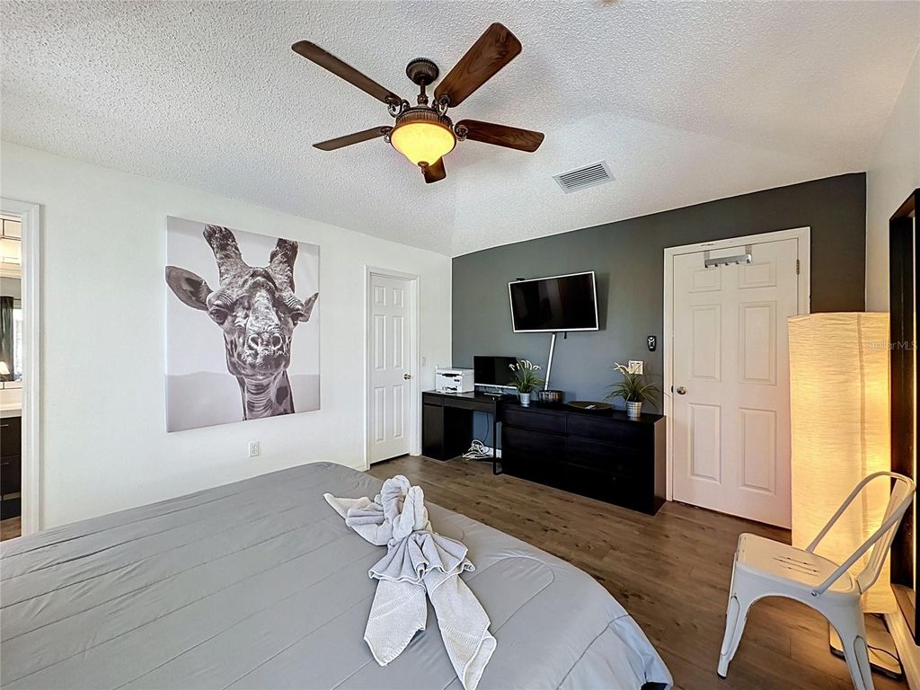 Image 34 of property listing at 1523 GULF VUE DR, Haines City, FL 33844