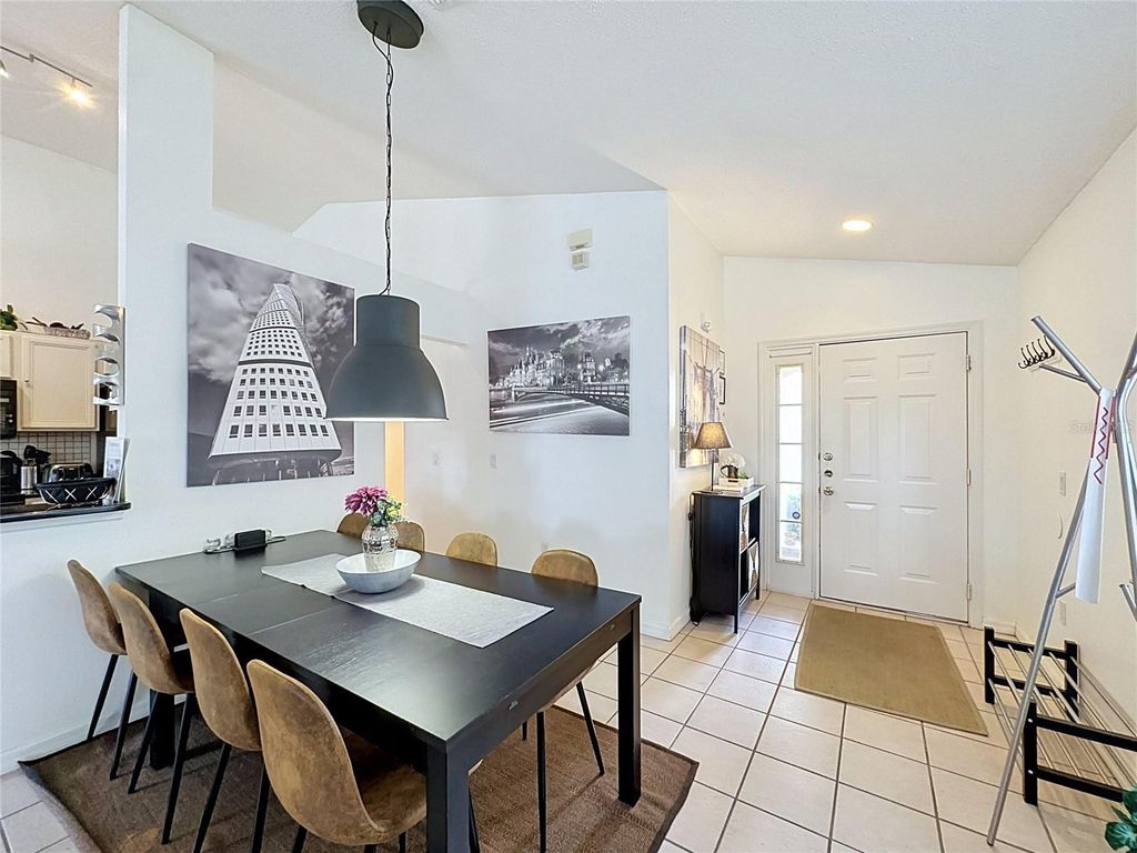Image 5 of property listing at 1523 GULF VUE DR, Haines City, FL 33844