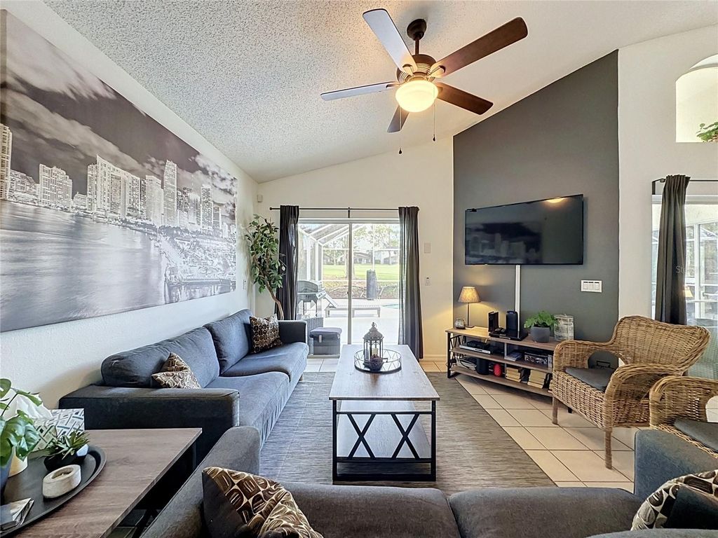 Image 9 of property listing at 1523 GULF VUE DR, Haines City, FL 33844