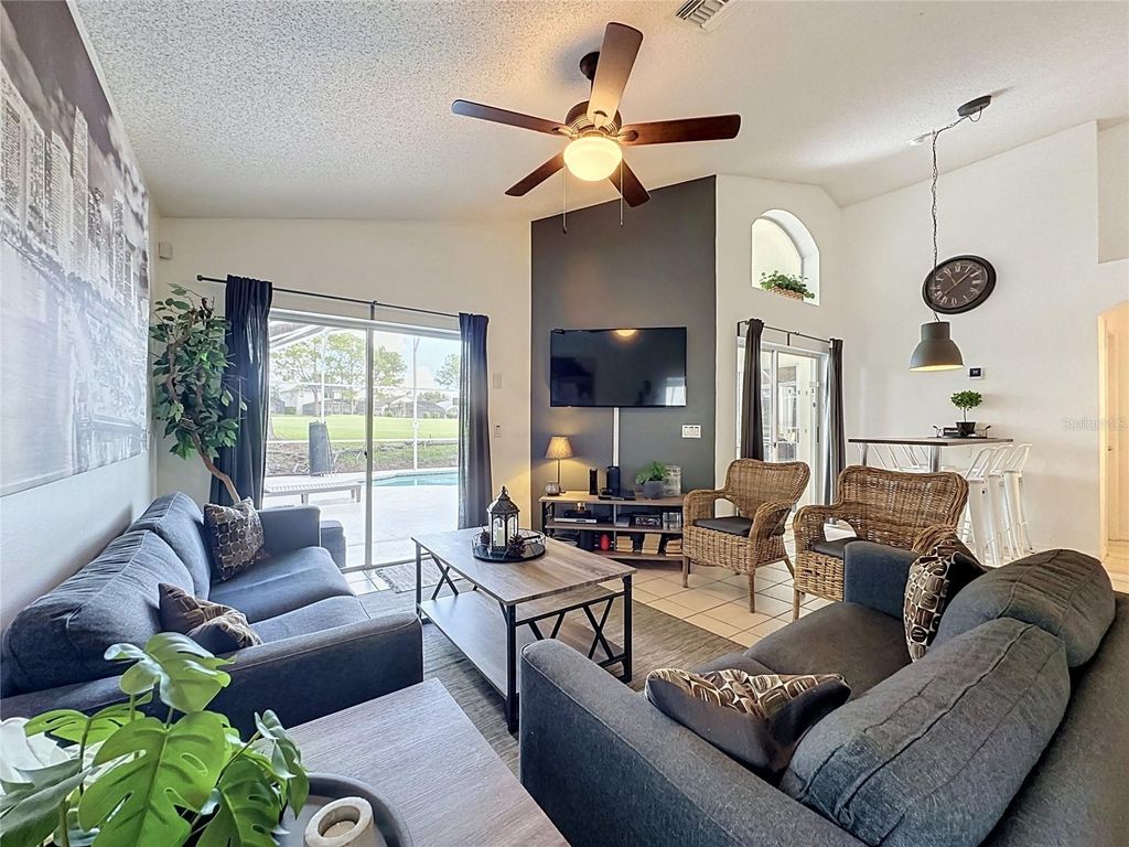 Image 10 of property listing at 1523 GULF VUE DR, Haines City, FL 33844
