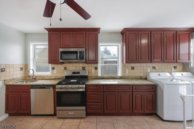 216 Chestnut St, Middlesex Boro, NJ 08846