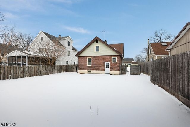 216 Chestnut St, Middlesex Boro, NJ 08846